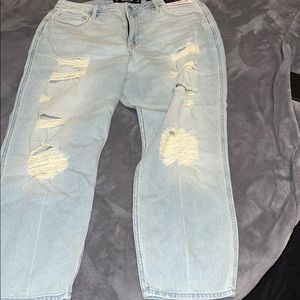 HOLLISTER ULTRA HIGH RISE CURVY MOM JEANS